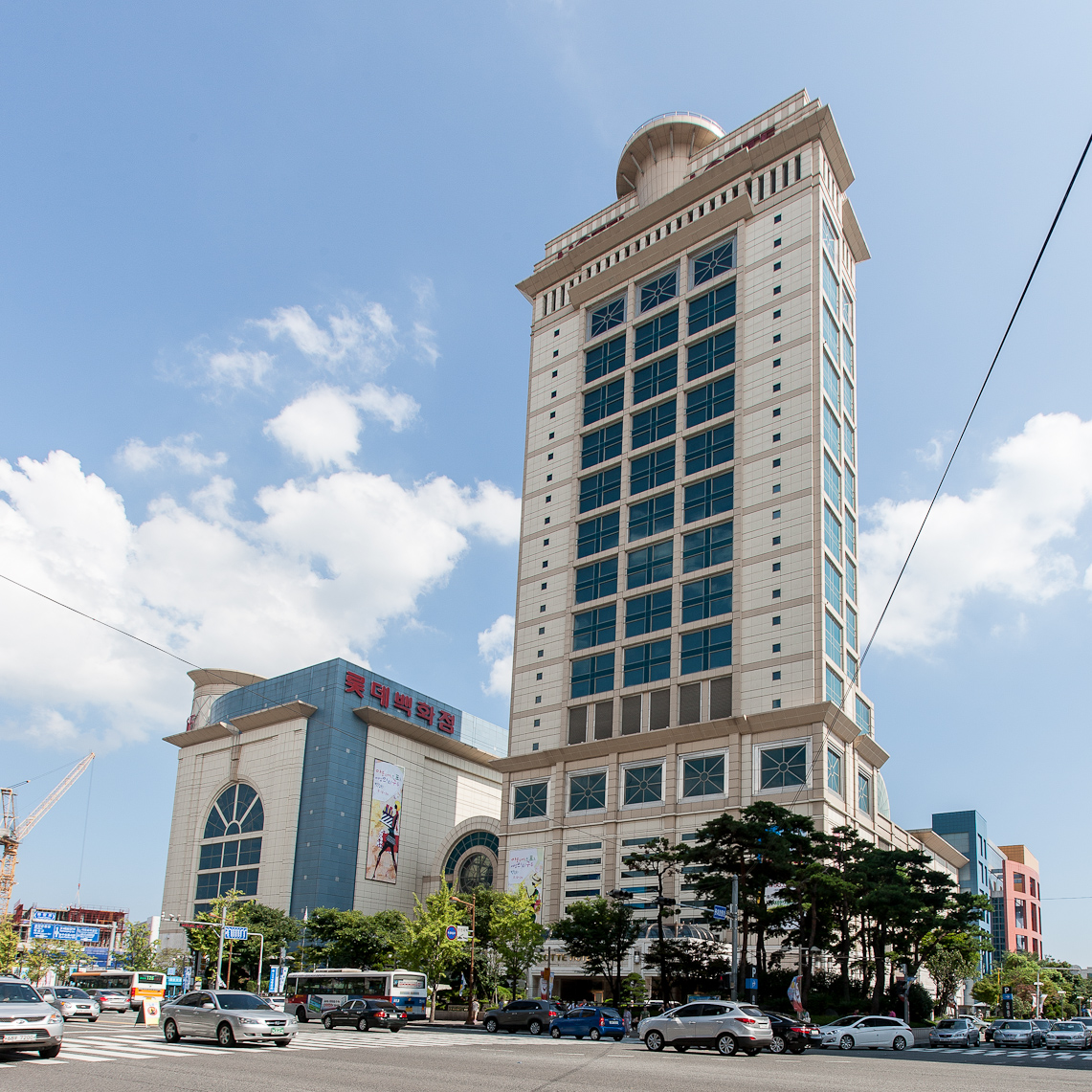 Lotte Hotel 1 / 9